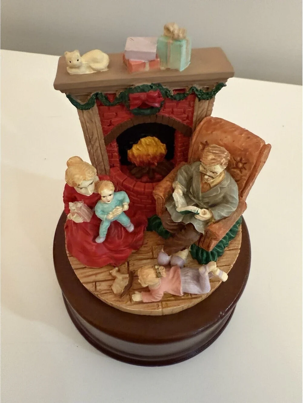 VTG Musical Christmas Scenes Holiday Decor ~Plays White Christmas~ Family #37285